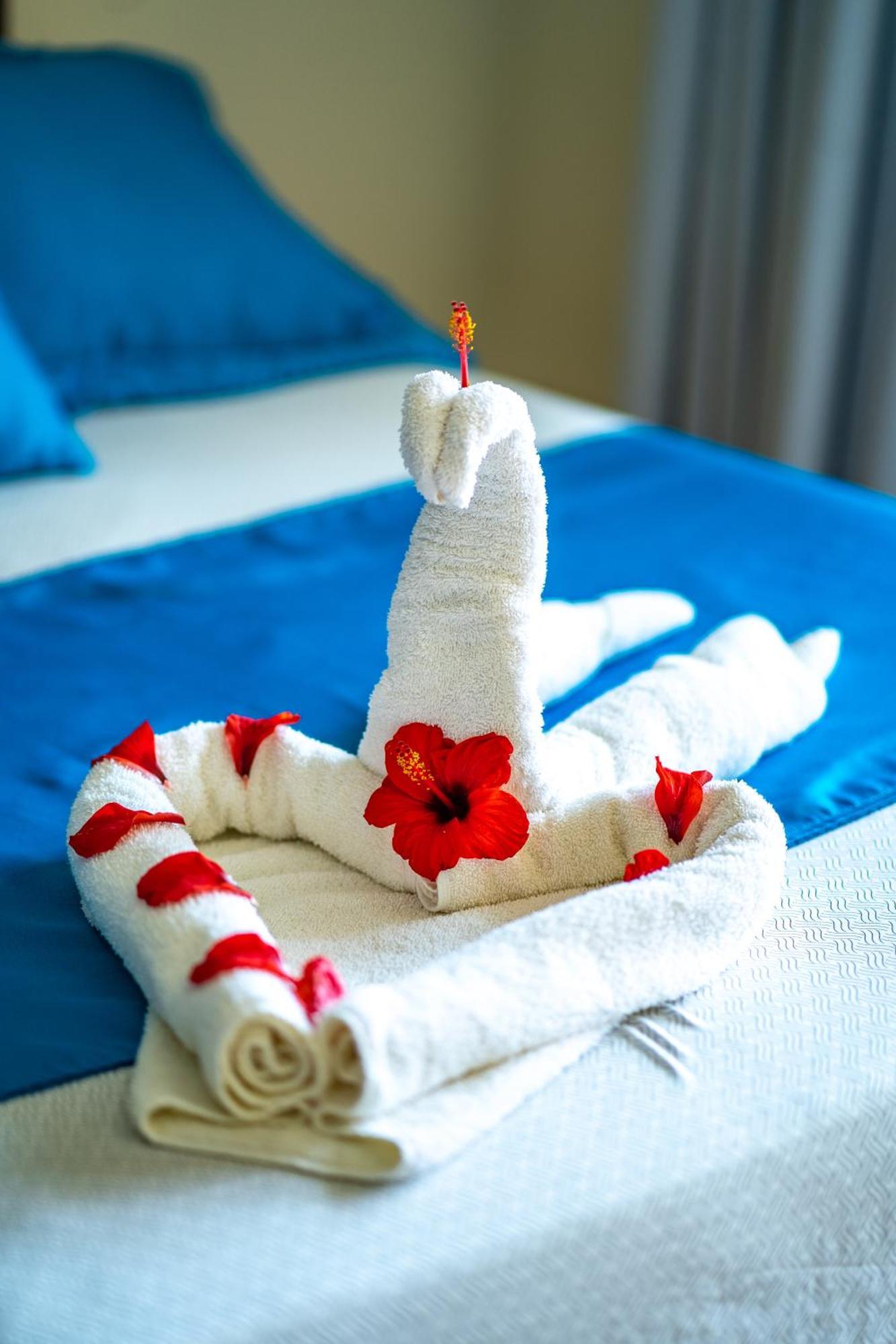 Agualina Kite Hotel Oceanfront Apartments Cabarete Bagian luar foto